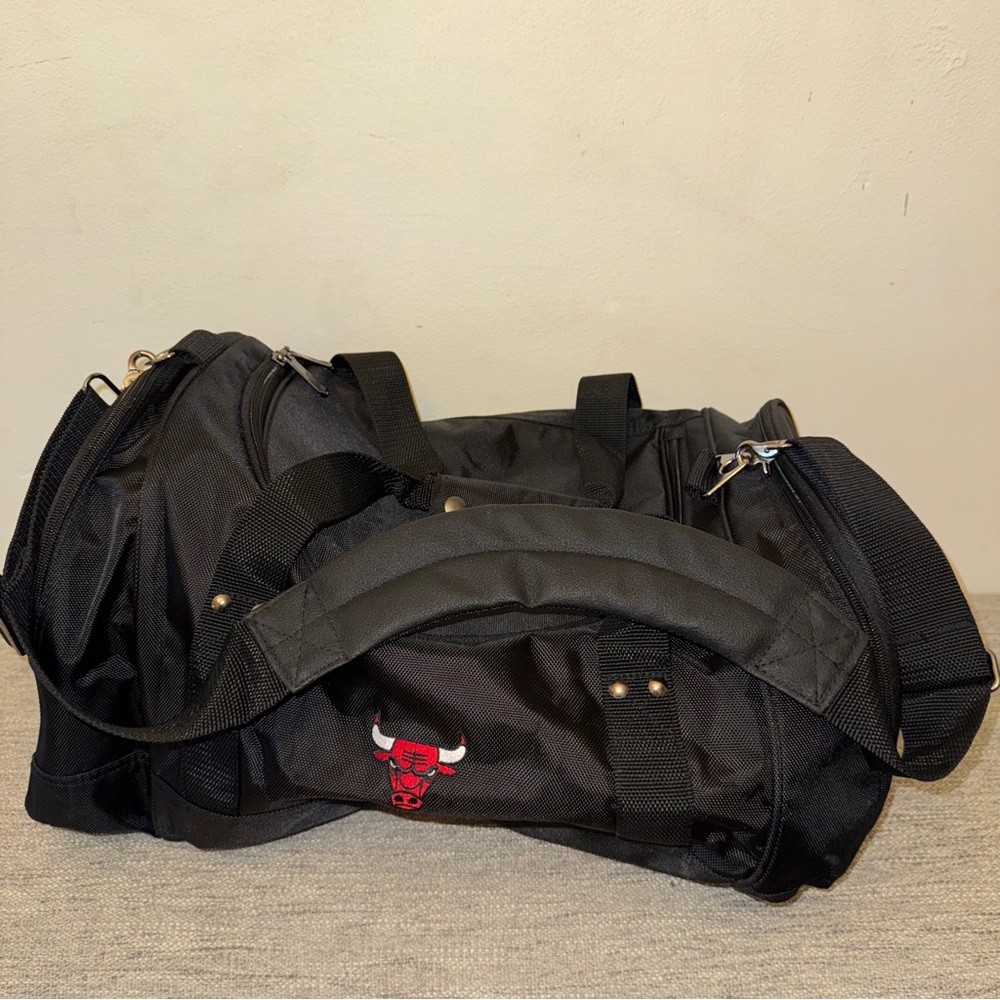 Chicago Bulls Duffle Bag - Picture 9 of 12